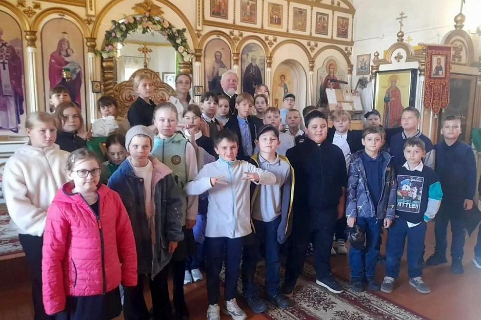 Воспитанники Лесниковского лицея побывали в храме преподобного Сергия Радонежского