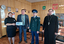 Курганский священник помог мокроусовцам в доставке адресной гуманитарной помощи
