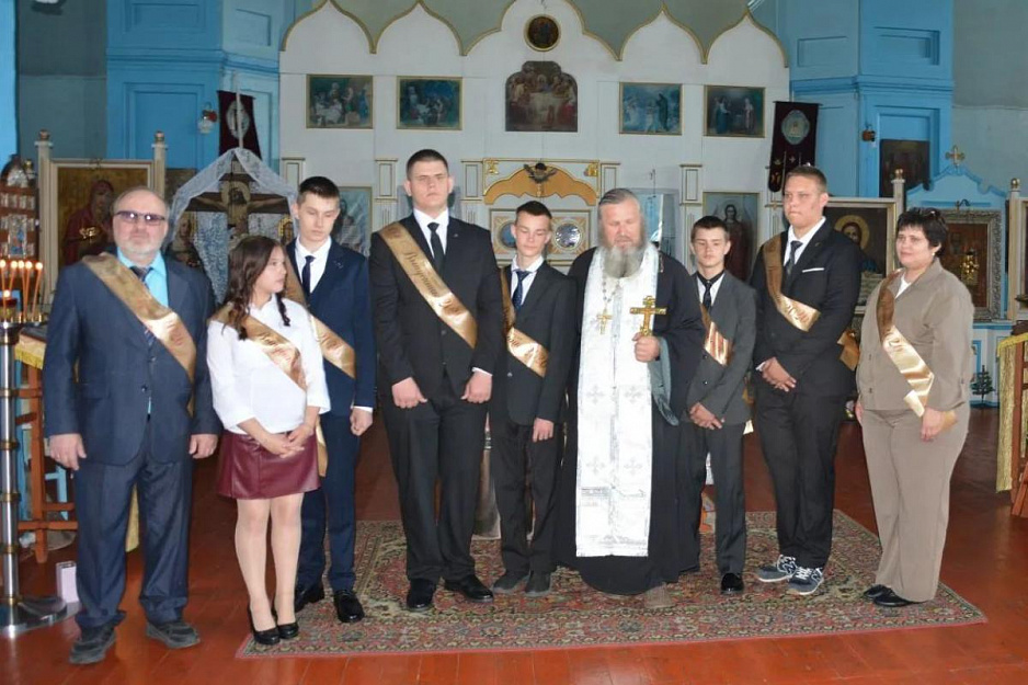 Священник благословил выпускников на успешную сдачу экзаменов