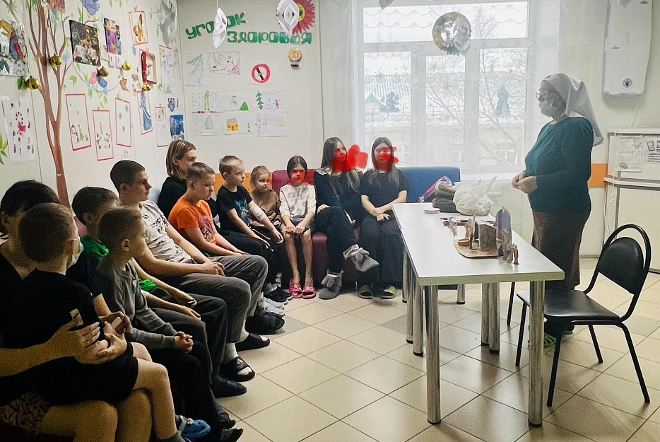 В Кургане сёстры милосердия посетили областную детскую больницу