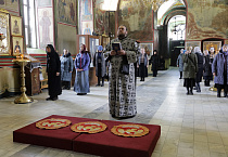 В Курганском кафедральном соборе впервые три архиерея совершили Литургию Преждеосвященных Даров