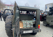 Настоятель курганского храма освятил очередную партию автомобилей для СВО
