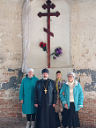 Петуховский священник совершил молебен в полуразрушенном храме