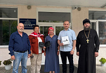 В Кургане члены СПЖ подарили школе три учебных дрона