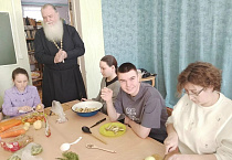 В Глядянском священник помог школьникам совершить необычное кулинарное путешествие