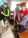В Кургане школьники изготовили поздравительные открытки и передали их прихожанам Пантелеимоновского храма