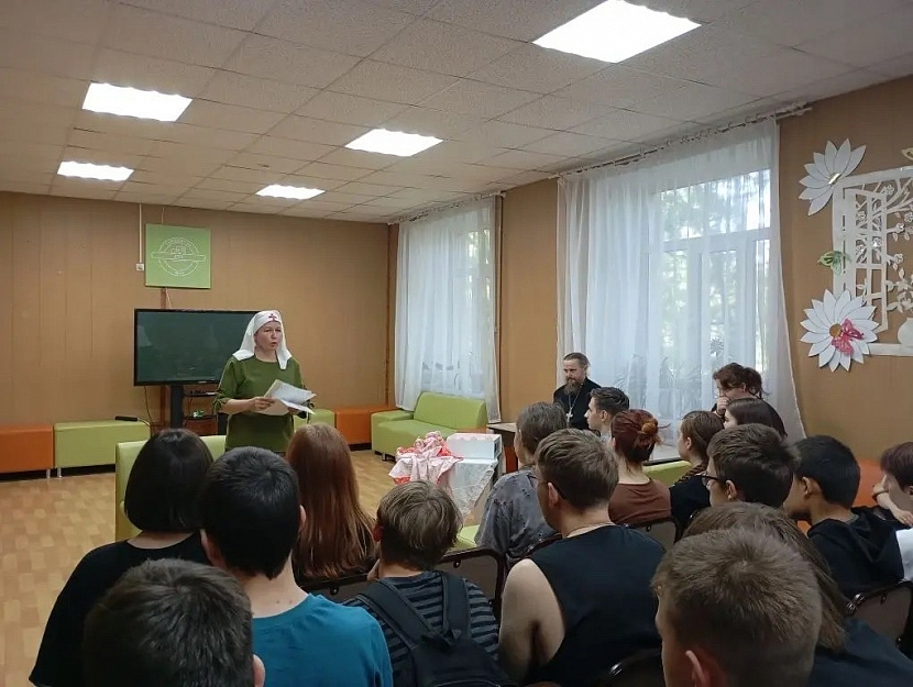 Студентам курганского колледжа рассказали о семье, любви и чудесах Святителя Николая
