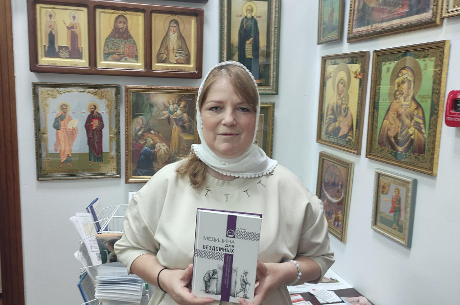 Курганская сестра милосердия получила диплом и подарок за участие во флешмобе #ДеньБездомного