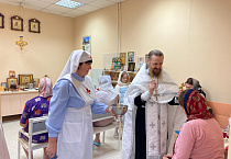 В Кургане православный Центр «Обитель милосердия» поздравил беременных мамочек в Перинатальном центре