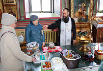 В Александро-Невском кафедральном соборе проходит освящение куличей
