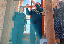 В Кургане священник вместе с огнеборцами помолился небесной покровительнице