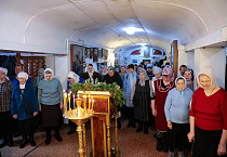 В Покровском храме Кургана собор архиереев совершил Литургию