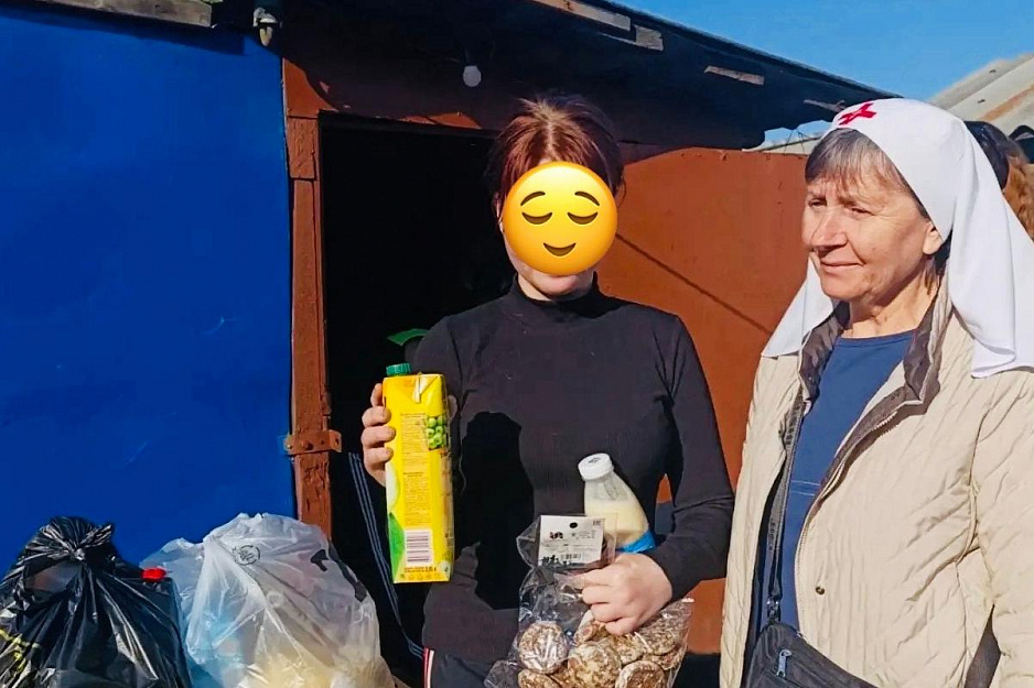 Волонтёры Троицкого прихода посетили малоимущие семьи