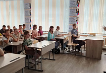 В 11-й школе Кургана прошел показ фильма о священнике – участнике СВО