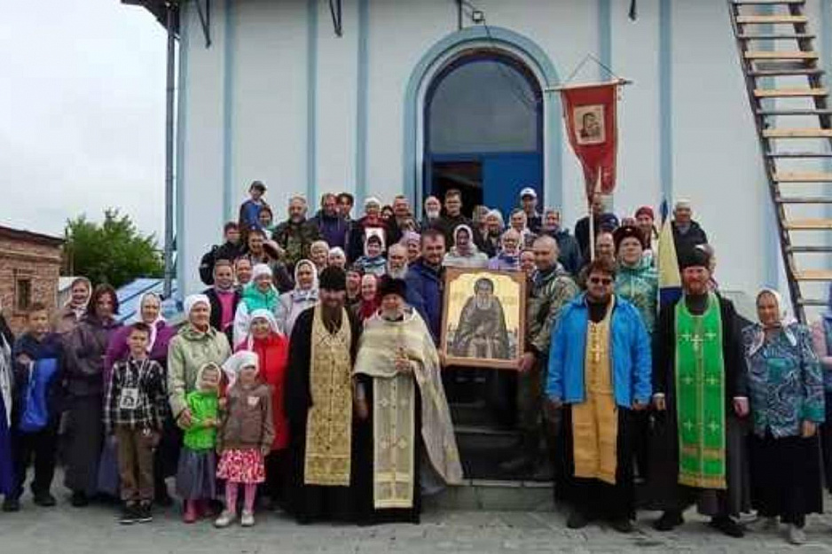Представители курганского храма во главе с настоятелем в 22-й раз приняли участие в крестном ходе в честь преподобного Далмата Исетского
