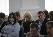 Курганским школьникам и студентам рассказали о причинах и смыслах СВО