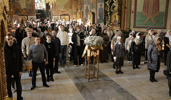 Литургия в кафедральном соборе в воскресный день