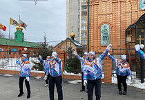 Возле курганского храма проводили Масленицу