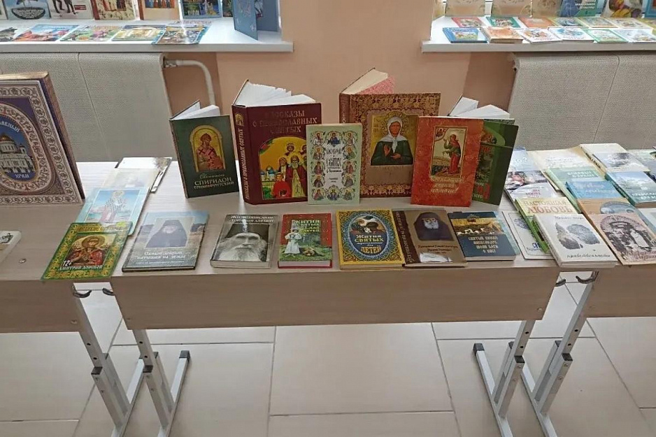 Выездная выставка православной книги побывала в селе Дубровное Варгашинского округа