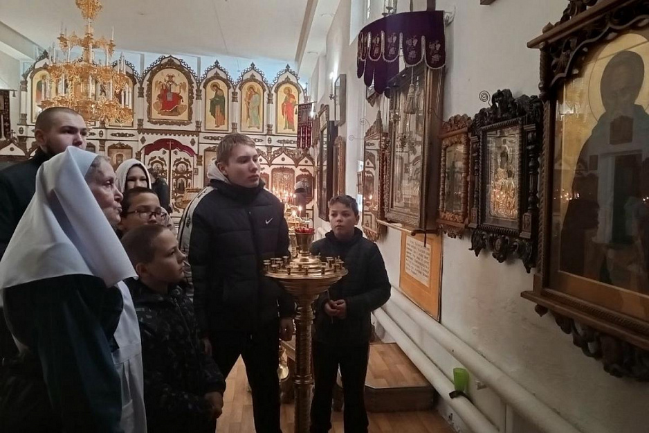 Воспитанники курганского ОСРЦ помогли городскому храму