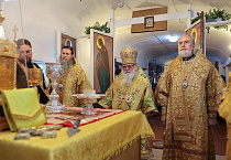 В Покровском храме Кургана собор архиереев совершил Литургию
