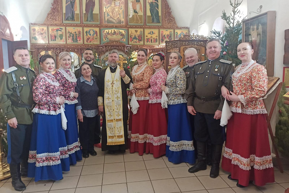 В Кургане казачий ансамбль «Станица» дал концерт на православном приходе