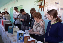 В образовательном центре поселка Варгаши прошла выставка «Добрая книга России»