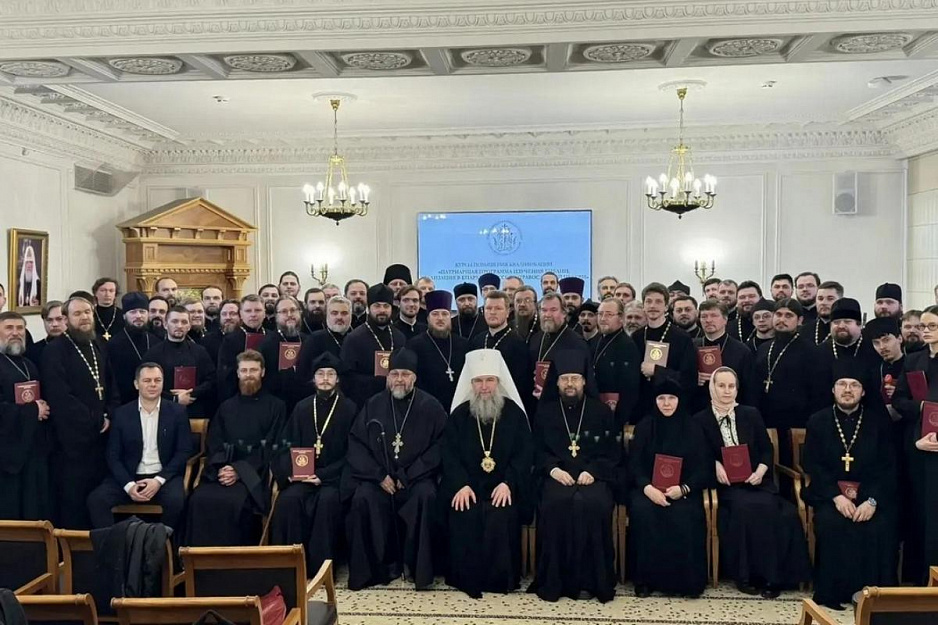 Курганский священник завершил обучение на курсах Общецерковной аспирантуры и докторантуры 