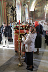 В главном соборе Кургана началась раздача Благодатного огня