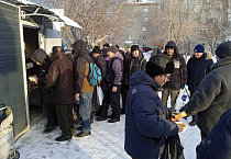 В Кургане продолжает работу проект «Социальная столовая «Сквер Милосердия»