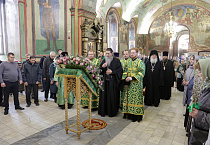 Митрополит Даниил на Всенощном бдении в Александро-Невском соборе освятил вербы