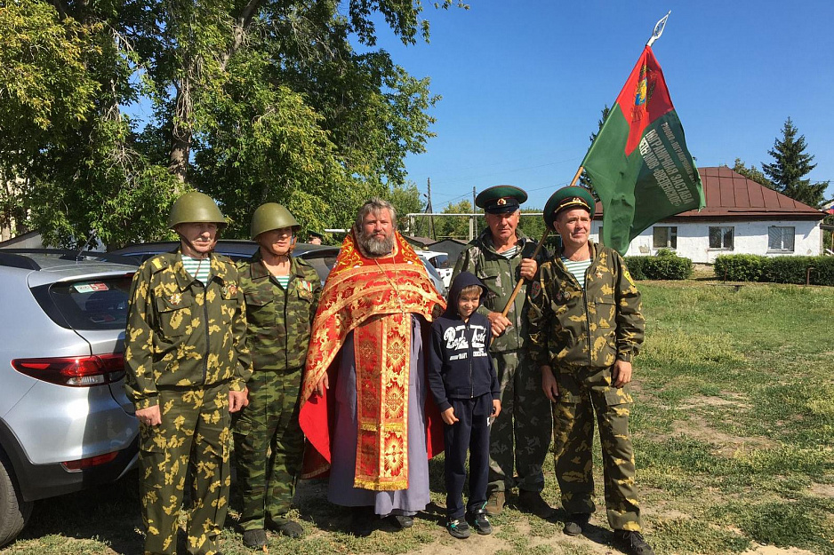 Курганский священник благословил соревнования по следопытству