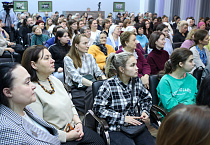 Ведущая телеканала «СПАС» Наталья Москвитина презентовала в Кургане свою книгу «Папина дочка»
