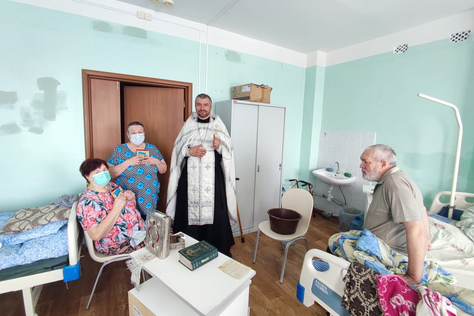 На первой неделе Великого поста пациенты мокроусовской больницы приняли Крещение
