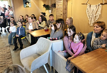 По инициативе священника в курганской кофейне «Про Добро» состоялось интересное мероприятие