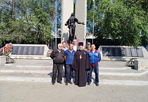 Курганский священник почтил память ветеранов локальных конфликтов