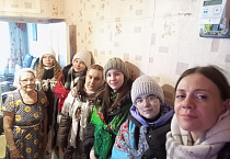 В Кургане молодежь поздравила прихожан христославными песнопениями