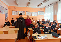 Курганский священник 1 сентября провел в школе № 42 урок «Разговор о важном»
