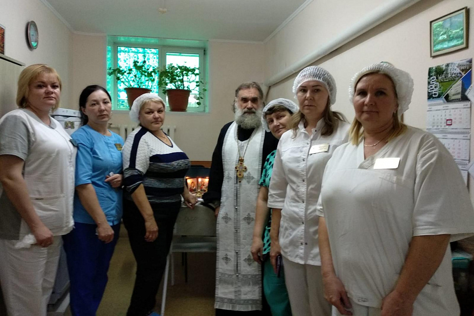 В Курганской областной больнице освятили стерилизационное отделение