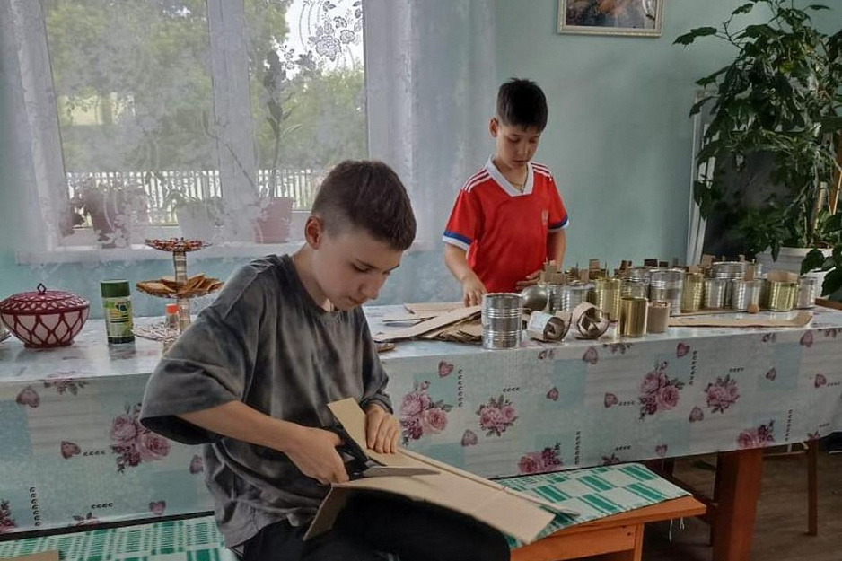 На приходе Матроны Московской села Садовое изготовили партию окопных свечей