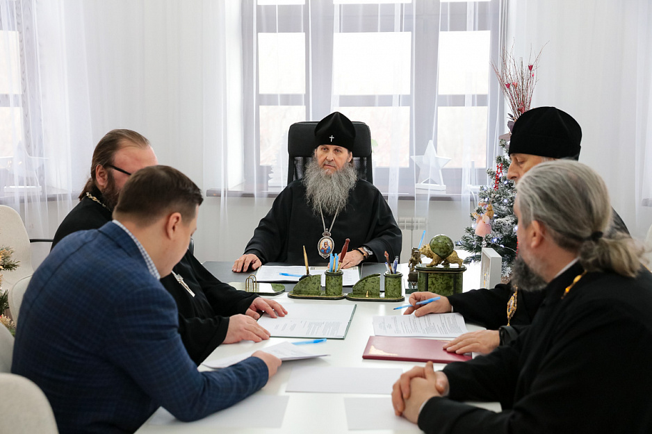 На Архиерейском совете Курганской митрополии обсудили помощь участникам СВО и работу священников в школах
