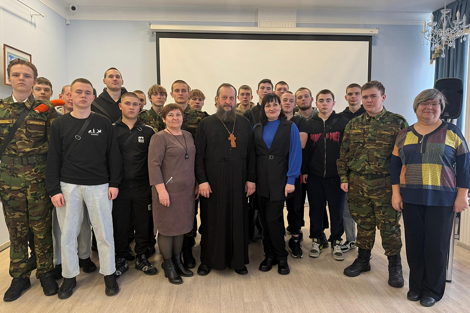 Курганский священник выступил в библиотеке им. Пушкина