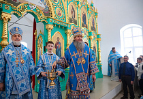 В возрожденном храме Чимеевского монастыря прошла первая архиерейская Литургия и освящение нового иконостаса