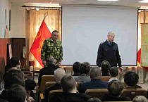 Курганский священник выступил в областном военкомате