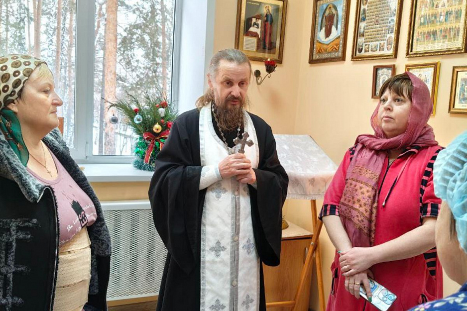 В Курганской железнодорожной больнице в Крещенский сочельник освятили воду