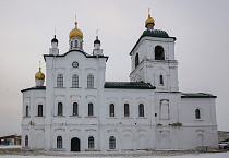 В старинном храме села Усть-Суерское два архиерея совершили Литургию