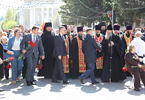 В День Победы митрополит Даниил принял участие в возложении  цветов к Вечному огню