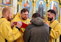На Литургии в Троицком соборе Кургана пел хор Троице-Сергиевой лавры