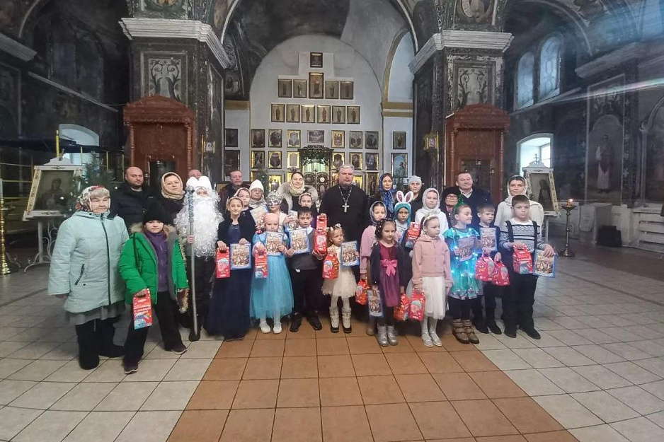 В Введенском храме прошёл детский Рождественский утренник
