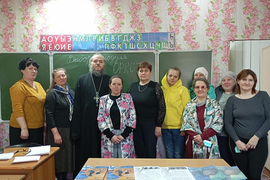 Зауральский священник выступил на родительском собрании по выбору модуля ОРКСЭ